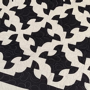 Patchwork Black & White Drunkards Path FINISHED QUILT – Bold colors Queen Size