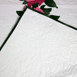 Hand Applique Rose Medallion FINISHED QUILT – Great vintage look – Queen size