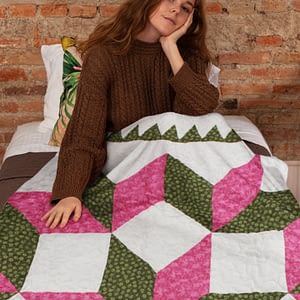 Broken Star design – Finished Quilt – Pink & Green Queen size – Sawtooth Border