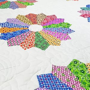 Nicely Quilted- Dresden Plate Finished Quilt – Bold design, Queen size